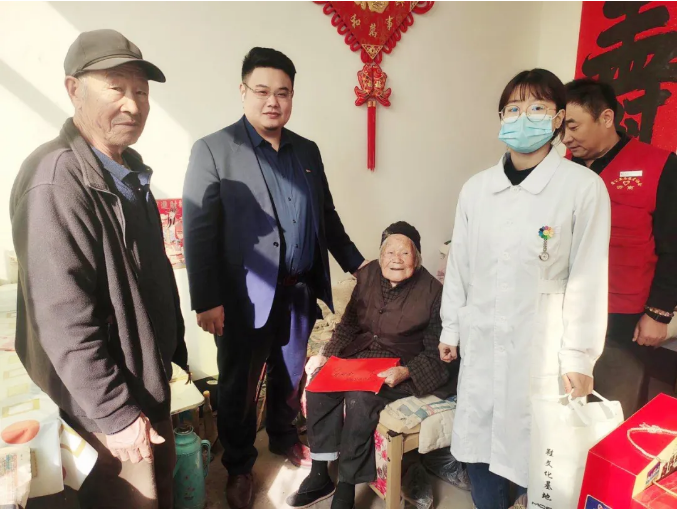 愛(ài)在重陽(yáng)節(jié)，慰問(wèn)暖人心