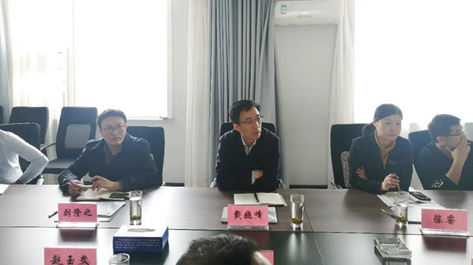 市金融監(jiān)管局黨委副書記、副局長(zhǎng)戴曉峰等領(lǐng)導(dǎo)蒞臨東岳機(jī)械調(diào)研上市工作