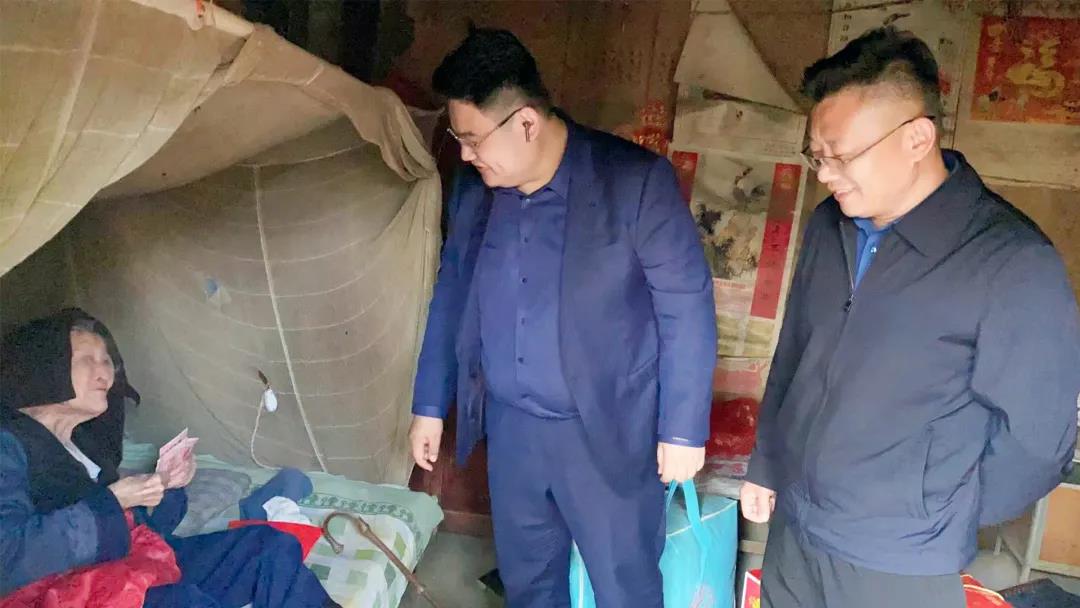 夕陽無限好，敬老情更濃——東岳機(jī)械走訪百歲老人